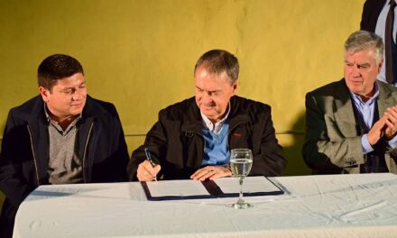 Firma de convenio para construcción de planta depuradora de líquidos cloacales