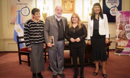 Presentación del libro “Pasajeros del Tiempo” en la Legislatura Provincial