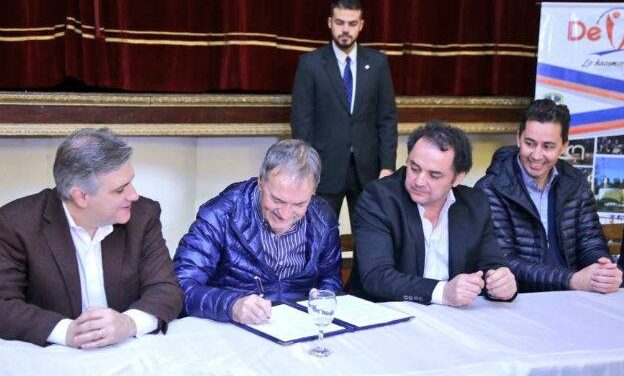 Devoto: Schiaretti firmó el convenio para las cloacas