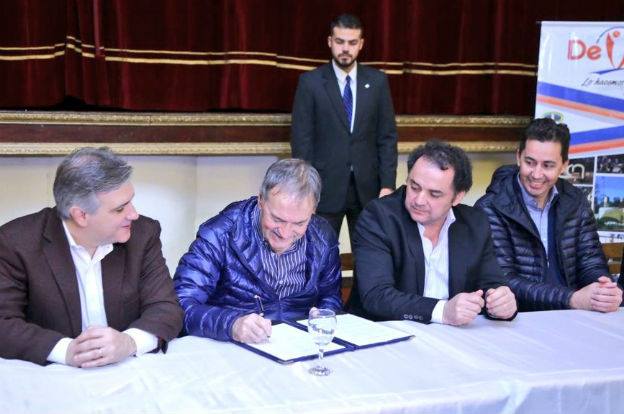 Devoto: Schiaretti firmó el convenio para las cloacas