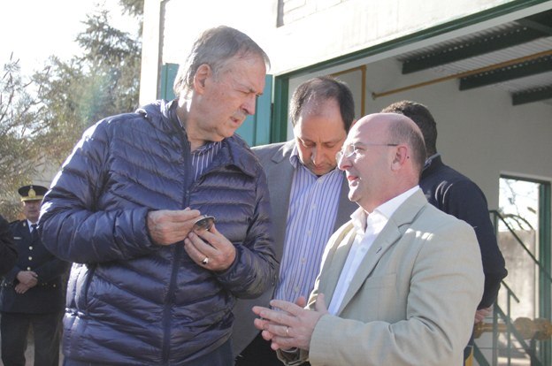Schiaretti visitó la obra de gas en General Cabrera