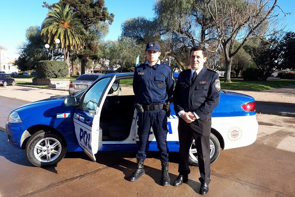 Entrega de dos móviles policiales en General Deheza y Cabrera  