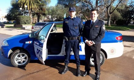 Entrega de dos móviles policiales en General Deheza y Cabrera  