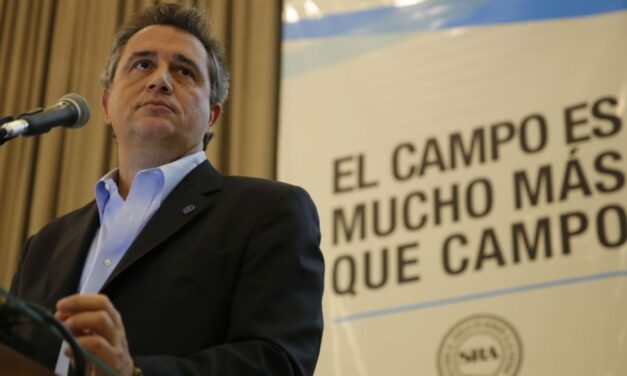 Etchevehere y el presidente del Renatre, Ramón Ayala en la Rural