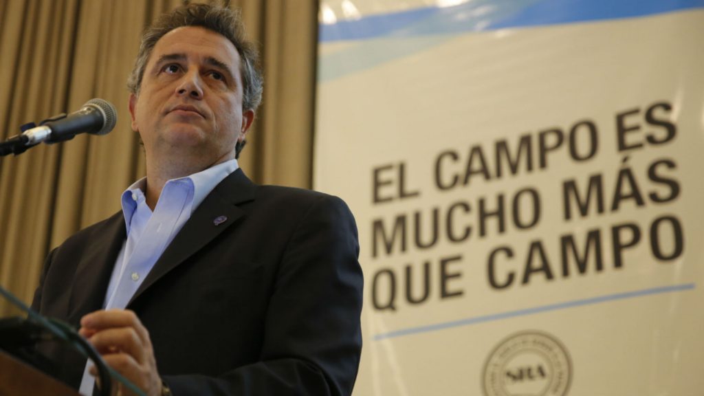 Etchevehere y el presidente del Renatre, Ramón Ayala en la Rural