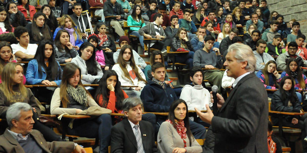 Se abrió la preinscripción de becas para renovación y cursantes