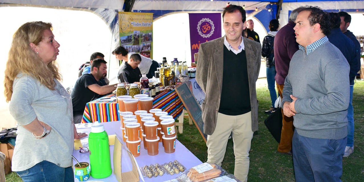 La Feria Barrial de Alimentos presente en la Feria del Libro