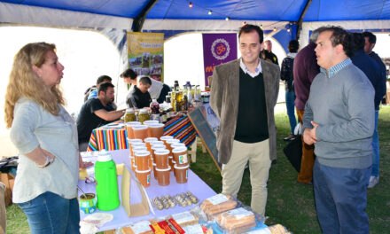 La Feria Barrial de Alimentos presente en la Feria del Libro