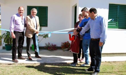 Entrega de nueve viviendas en Los Cisnes
