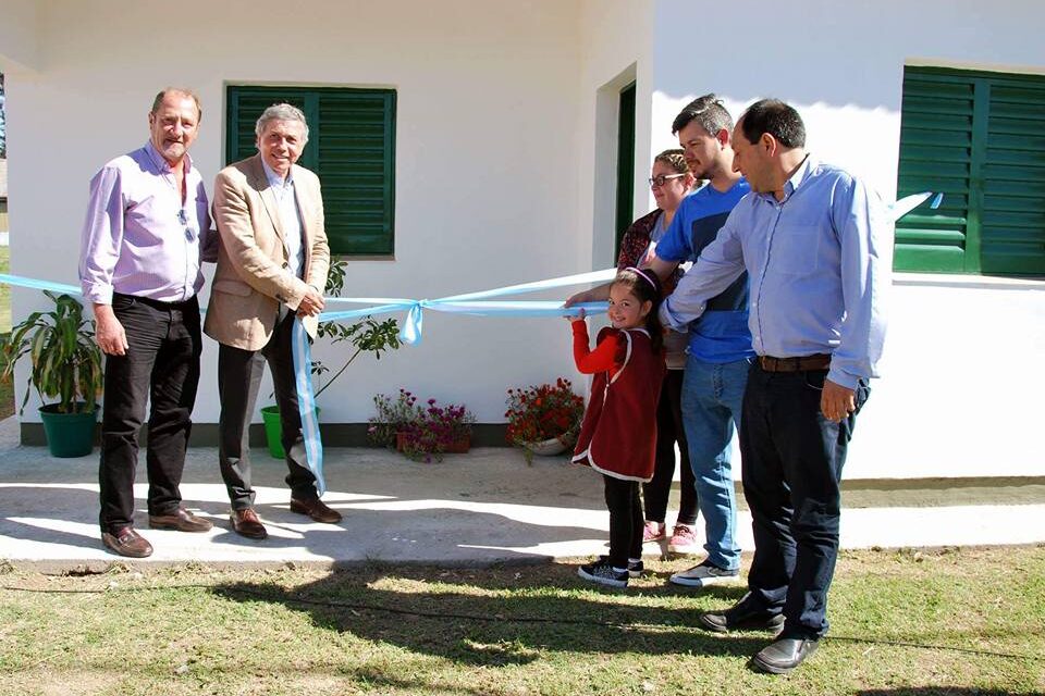 Entrega de nueve viviendas en Los Cisnes