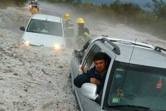 La Provincia asiste a los damnificados por el temporal de lluvia y granizo