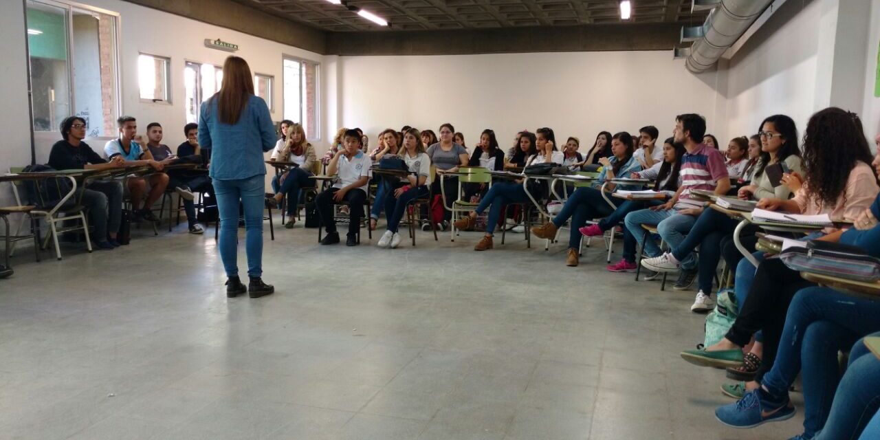 Encuentro interinstitucional con docentes y estudiantes del nivel medio