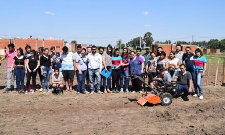 Agricultura entregó un motocultivador al Anexo Educativo “Quechalen”