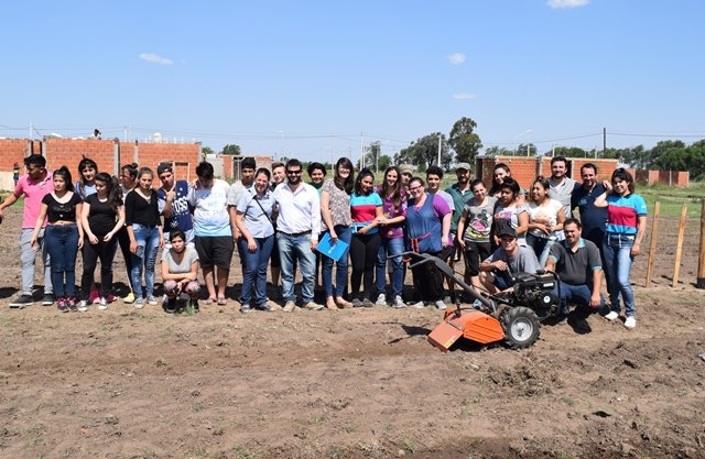 Agricultura entregó un motocultivador al Anexo Educativo “Quechalen”