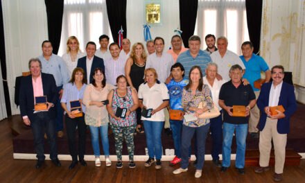 Llamosas reconoció a más de 40 empleados municipales
