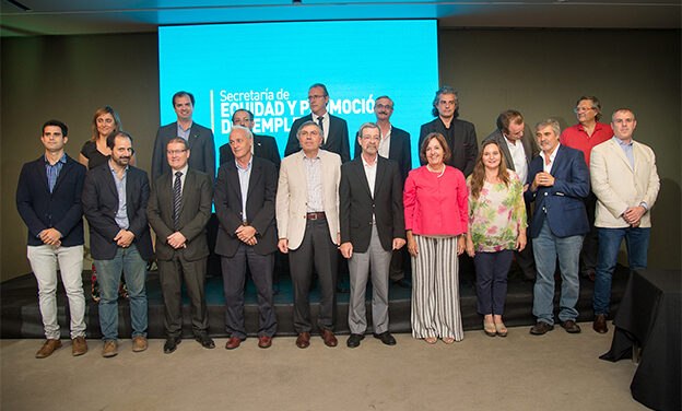 “Aula Mamá”programa de reinserción escolar para madres adolescentes