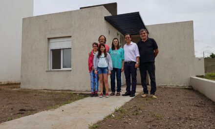 Llamosas entregó la 200° vivienda del Plan Municipal