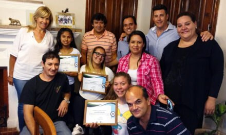Llamosas reconoció a las nadadoras Murua, Roccia y Centeno