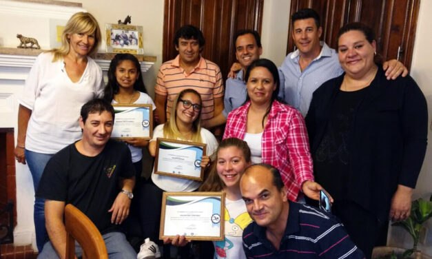Llamosas reconoció a las nadadoras Murua, Roccia y Centeno