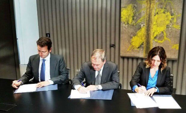 Schiaretti firmó un convenio con el Banco BBVA en Madrid
