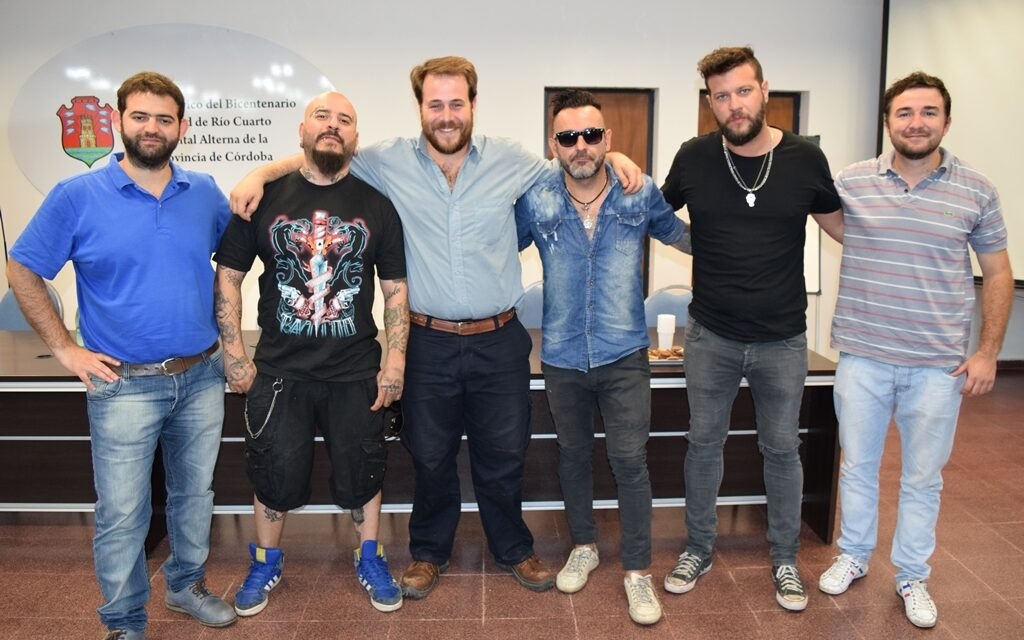 Se viene un tattoo por un juguete