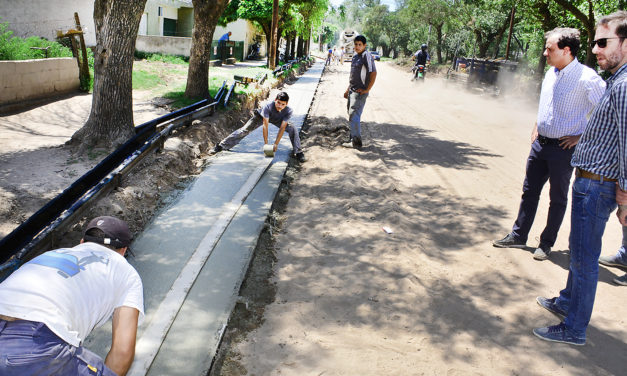 Llamosas recorrió obras en barrio Alberdi