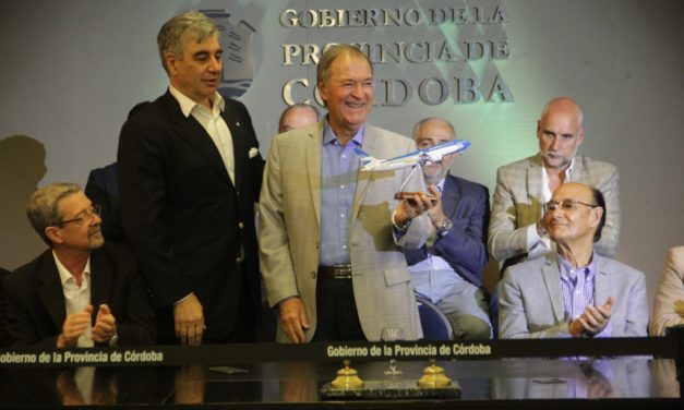 La Provincia y Aerolíneas firman acuerdo para potenciar la conectividad