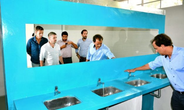 Se inauguró una batería de baños en el sector de El Mogote