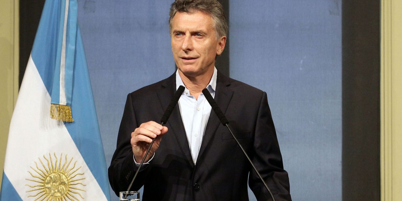 La imagen de Mauricio Macri cayó 10 puntos