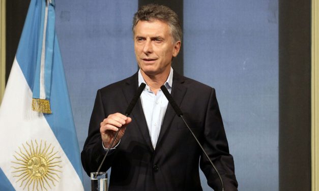 La imagen de Mauricio Macri cayó 10 puntos