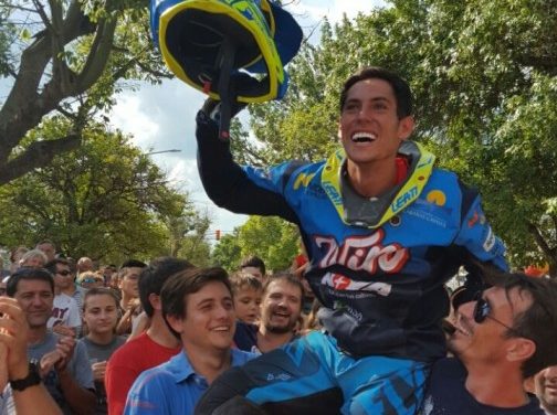 El abrazo del pueblo a Nicolas Cavigliasso