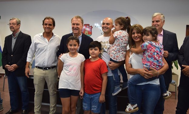 Río Cuarto: Diez familias recibieron las llaves de sus viviendas