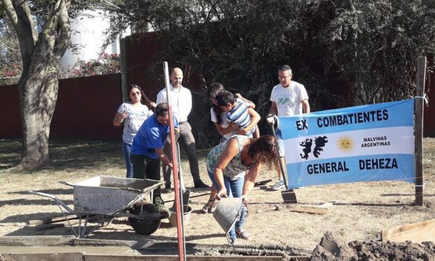 Escultura en honor a los ex combatientes y caídos en Malvinas