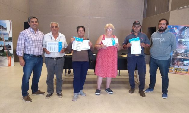 Entrega de microcréditos productivos en Coronel Moldes