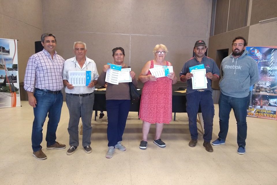 Entrega de microcréditos productivos en Coronel Moldes