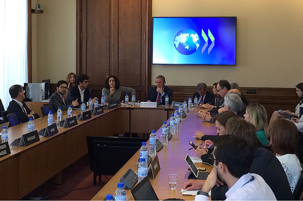 Schiaretti presentó su plan de gobierno en la OCDE