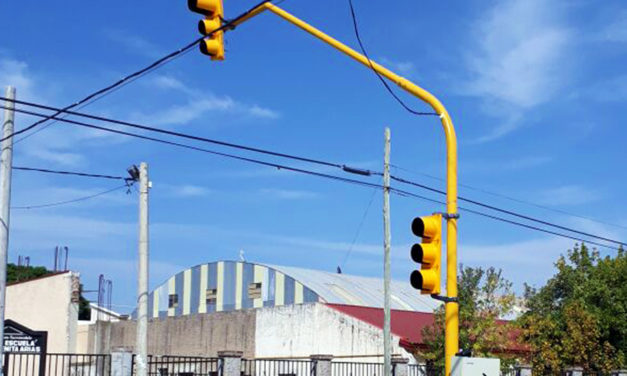 Comenzó el recambio de luminarias en el IPV de barrio Alberdi