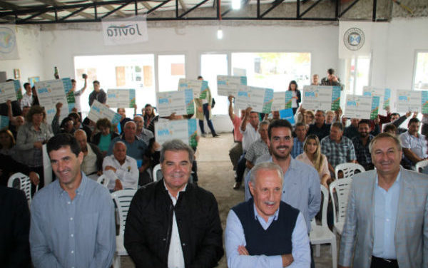 Busso entregó $1 millón de pesos a productores agropecuarios en Jovita