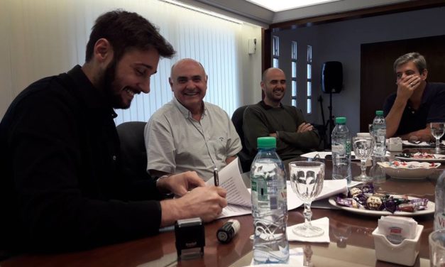 Firma de contrato para la obra de agua en Deheza