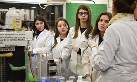 Exactas despliega pasantías con centros educativos de ciudad y región