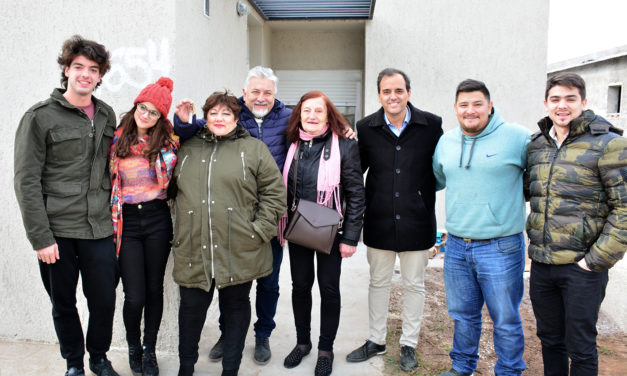 Río Cuarto: Llamosas entregó 8 nuevas viviendas