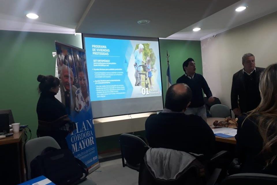 Carnerillo incorpora el Plan «Córdoba Mayor»