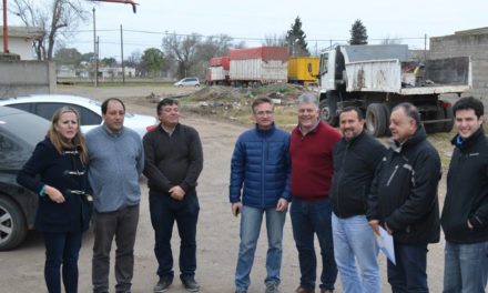 Escuela ProA: visita de funcionarios y representantes de la empresa constructora