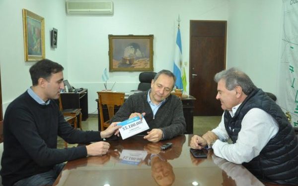 La Provincia entregó $5 millones al Municipio de Laboulaye