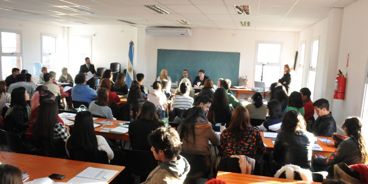 Segundo encuentro de evaluadores externos en la Facultad de Ciencias Humanas