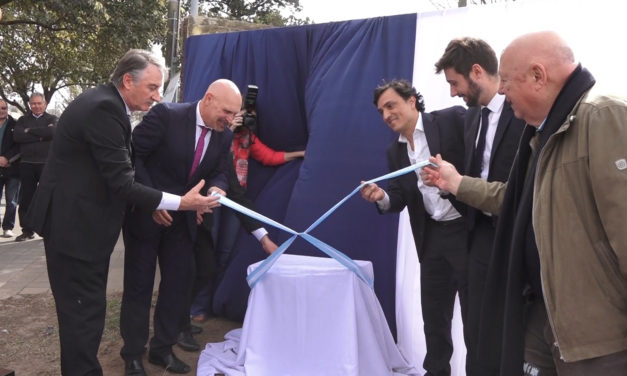 Descubrimiento piedra fundacional del Banco Nación en General Deheza