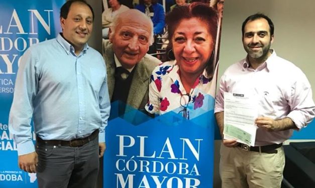 Entrega de aportes para el Centro de Jubilados de Carnerillo