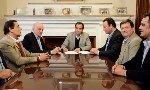 Firma de convenio entra la Municipalidad el CECIS y la CAME