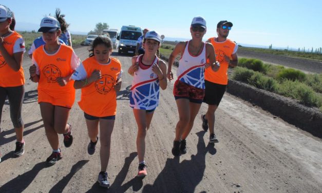 El Da Vinci unió Argentina y Chile en una posta de pueblos por la paz