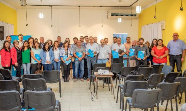 Municipios y Comunas firmaron con la Provincia programas de modernización